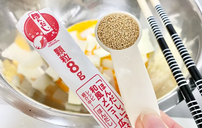 『餅のモダン焼き』を作る写真（撮影：エニママ）