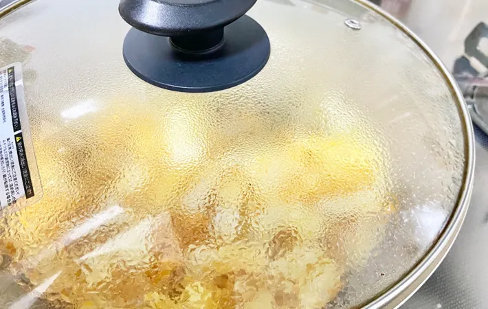 『餅のモダン焼き』を作る写真（撮影：エニママ）