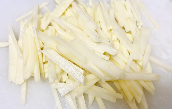 『餅とじゃがいものガレット』を作る写真（撮影：エニママ）