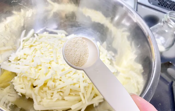 『餅とじゃがいものガレット』を作る写真（撮影：エニママ）