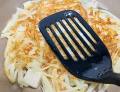 『餅とじゃがいものガレット』の写真(撮影:エニママ)