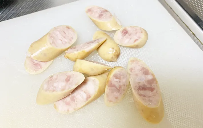 『れんこんとベーコンのマヨネーズ炒め』を作る写真（撮影：エニママ）