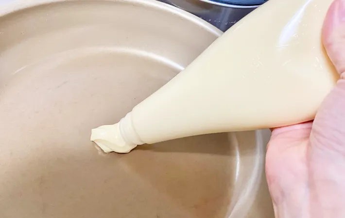 『れんこんとベーコンのマヨネーズ炒め』を作る写真（撮影：エニママ）