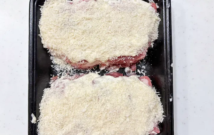 『パックごと作るとんかつ』を作る写真（撮影：エニママ）