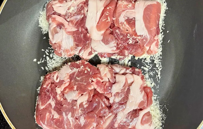 『パックごと作るとんかつ』を作る写真（撮影：エニママ）