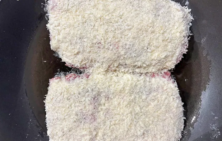 『パックごと作るとんかつ』を作る写真（撮影：エニママ）