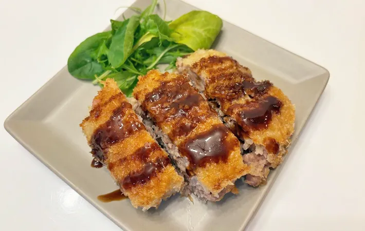 『パックごと作るとんかつ』の完成写真（撮影：エニママ）