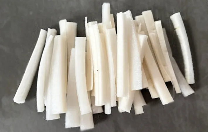 『大根の皮のきんぴら』を作る写真（撮影：エニママ）