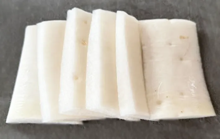 『大根の皮のきんぴら』を作る写真（撮影：エニママ）