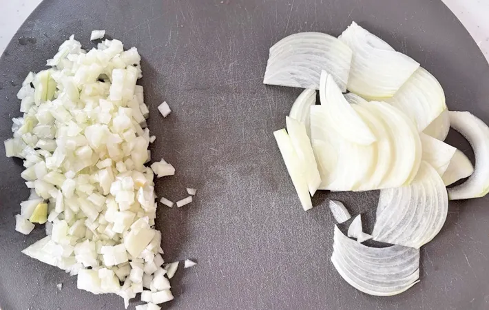 『炊飯器で作る煮込みハンバーグ』を作る写真（撮影：エニママ）