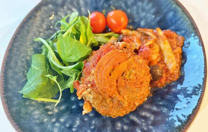 『炊飯器で作る煮込みハンバーグ』の完成写真（撮影：エニママ）