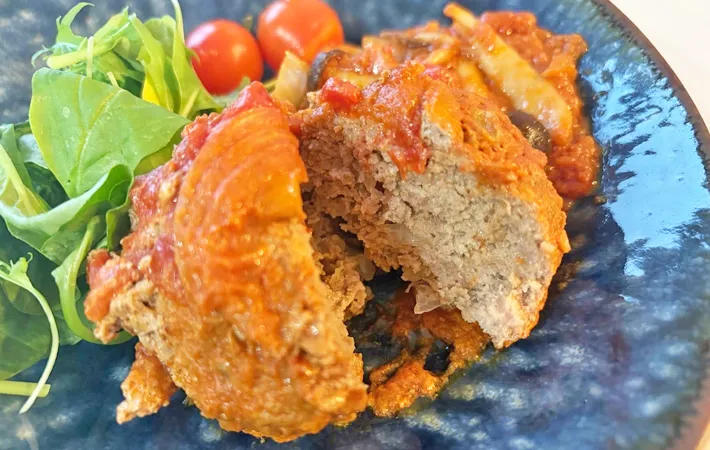 『炊飯器で作る煮込みハンバーグ』の完成写真（撮影：エニママ）