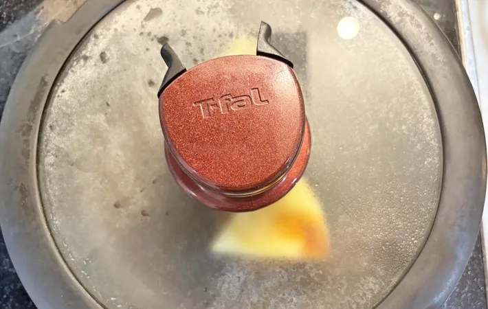 『しいたけ「6P（ロッピー）」』を作る写真（撮影：エニママ）