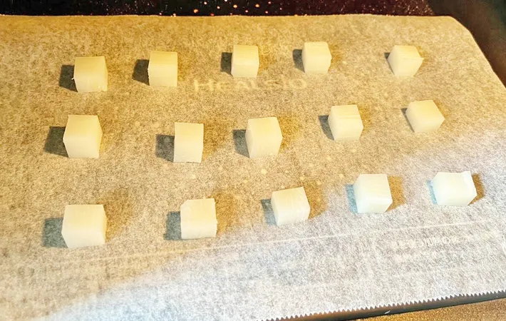 『レンジでおかき』を作る写真（撮影：エニママ）