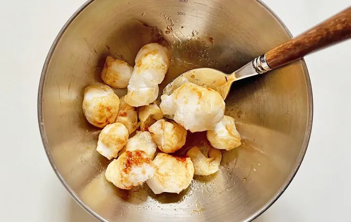 『レンジでおかき』を作る写真（撮影：エニママ）