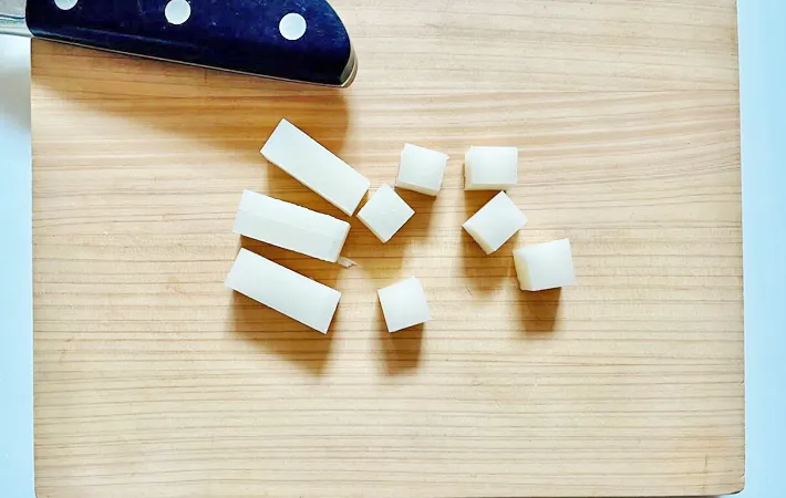 『もち de オニオングラタン風』を作る写真（撮影：エニママ）