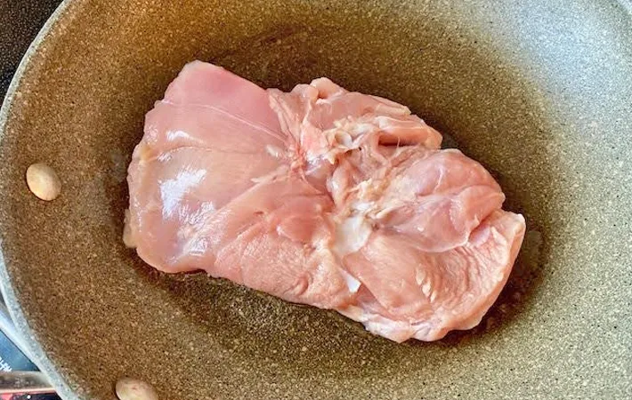 『鶏肉のポン酢照り焼き』を作る写真（撮影：エニママ）