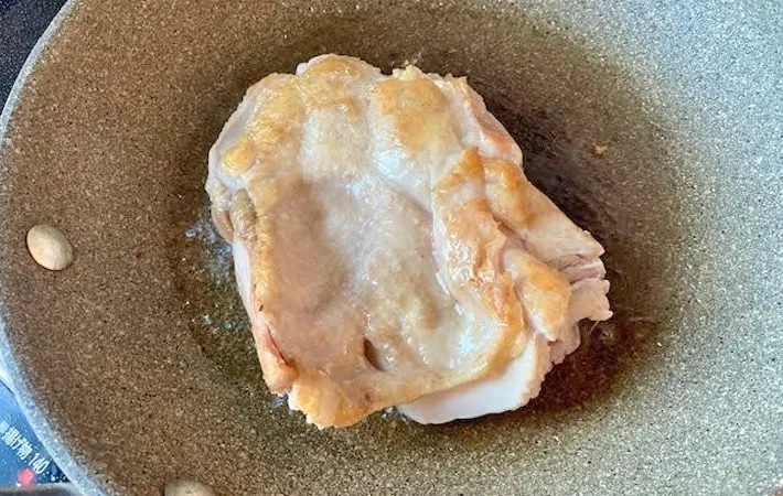 『鶏肉のポン酢照り焼き』を作る写真（撮影：エニママ）