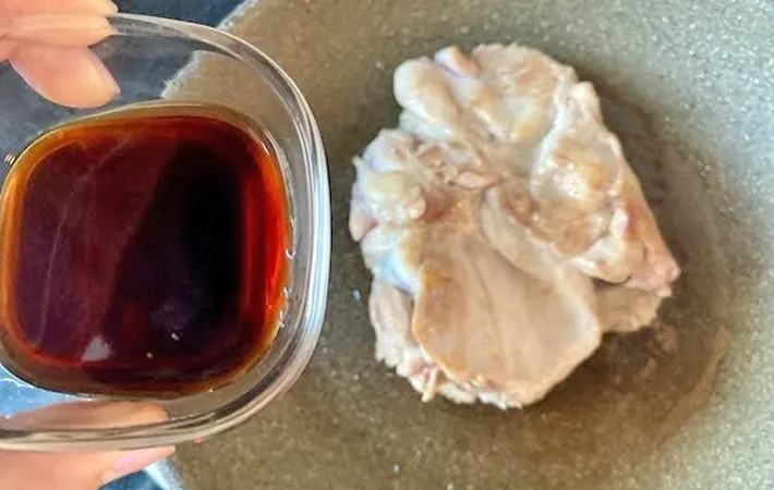 『鶏肉のポン酢照り焼き』を作る写真（撮影：エニママ）