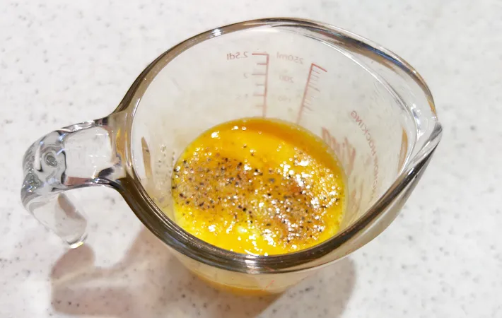 『ナポリタン入り玉子焼き』を作る写真（撮影：エニママ）