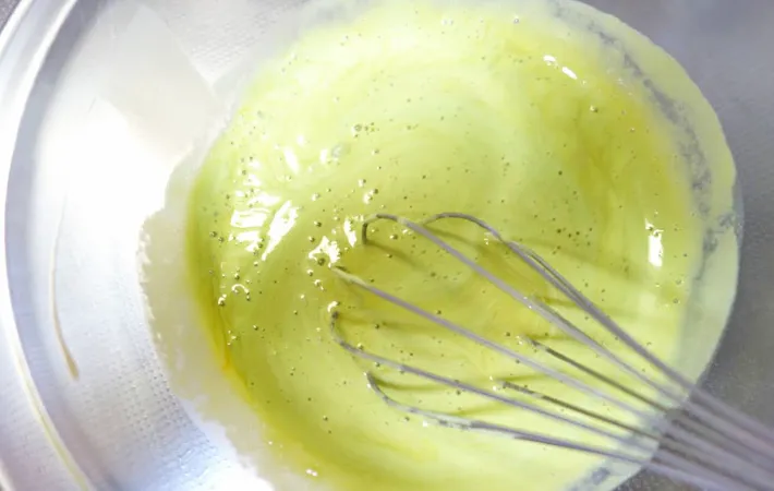 『抹茶バウムクーヘン門松』を作る写真（撮影：エニママ）