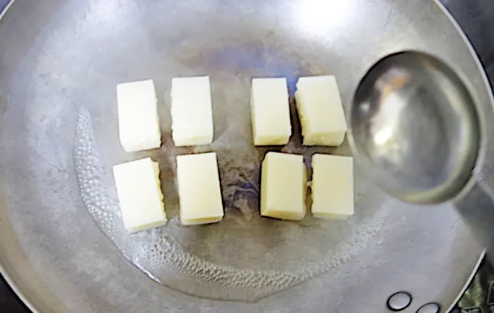 『もちのバターソテー ～栗きんとんdeスイートポテト風～』を作る写真（撮影：エニママ）