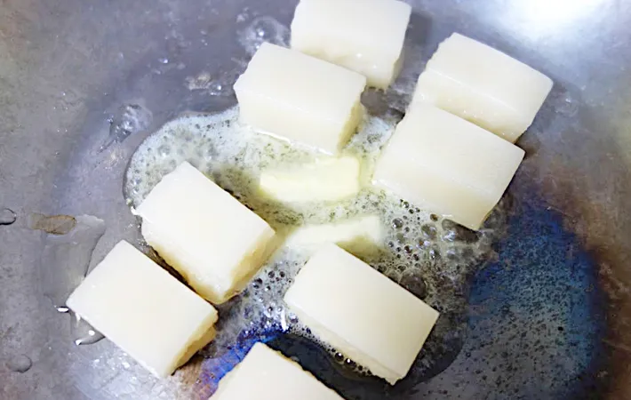 『もちのバターソテー ～栗きんとんdeスイートポテト風～』を作る写真（撮影：エニママ）