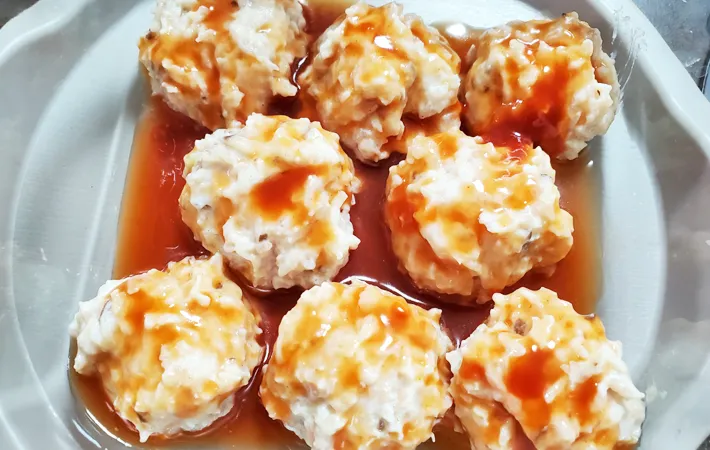 『レンチン一発！ふわふわ肉団子』を作る写真（撮影：エニママ）