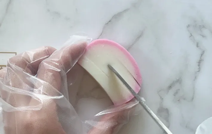 カマボコ飾り切りの手順写真（撮影：grapeフード編集部）