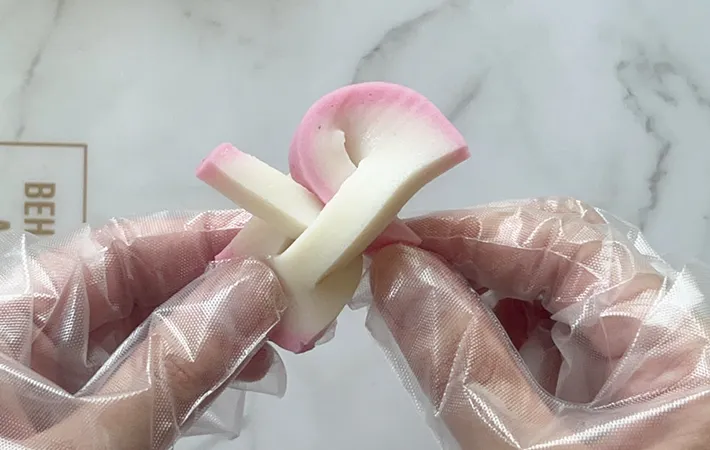 カマボコ飾り切りの手順写真（撮影：grapeフード編集部）