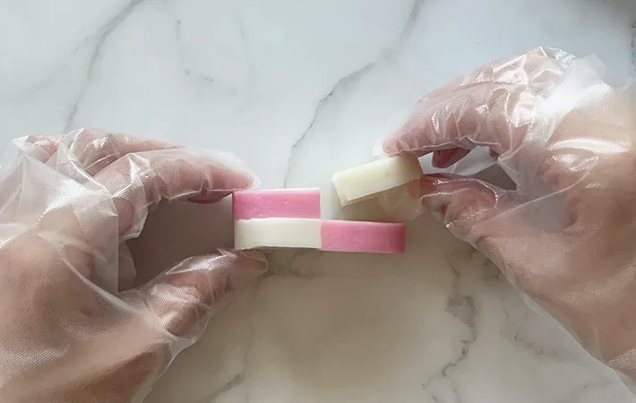 カマボコ飾り切りの手順写真（撮影：grapeフード編集部）