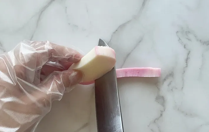 カマボコ飾り切りの手順写真（撮影：grapeフード編集部）