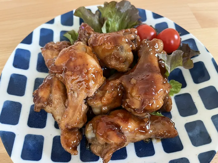 鶏手羽元の照り煮の写真（撮影：grape編集部）