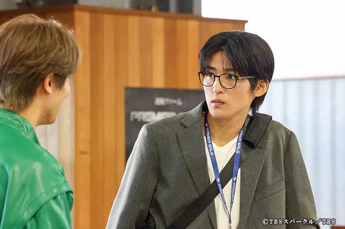 『ザ・ロイヤルファミリー』に出演する目黒蓮さんが写る場面写真