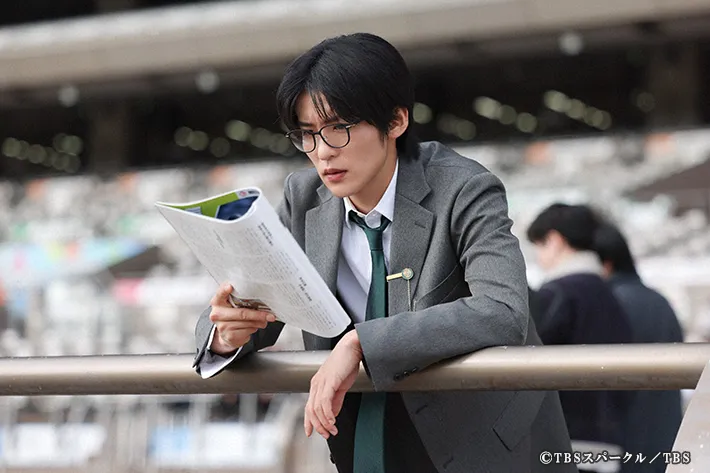 『ザ・ロイヤルファミリー』に出演する目黒蓮さんが写る場面写真