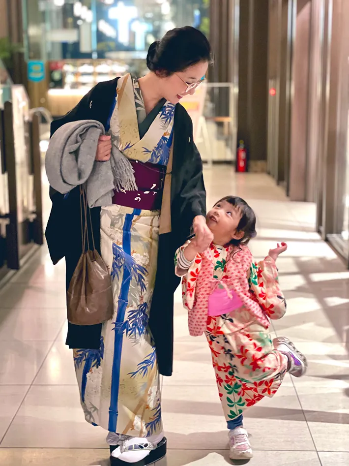 着物姿の親子の画像