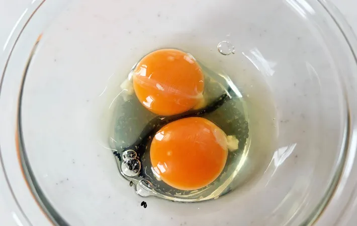 『プチプチたまご焼き』を作る写真（撮影：エニママ）