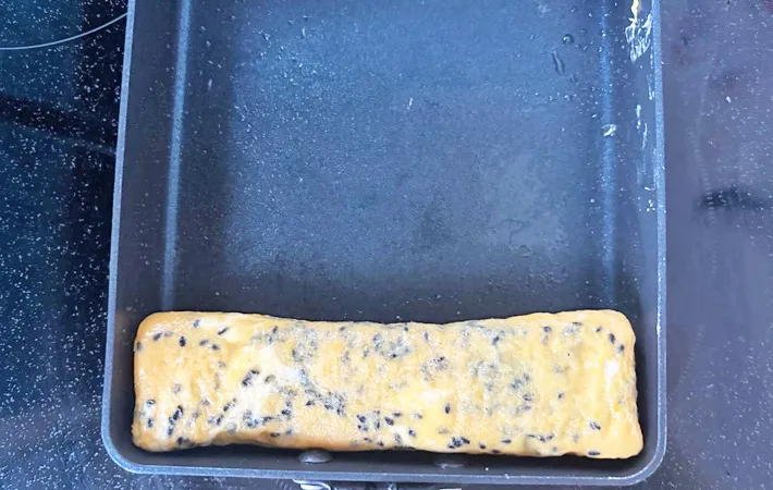 『プチプチたまご焼き』を作る写真（撮影：エニママ）