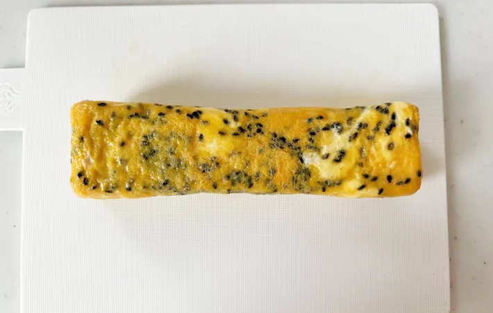 『プチプチたまご焼き』を作る写真（撮影：エニママ）