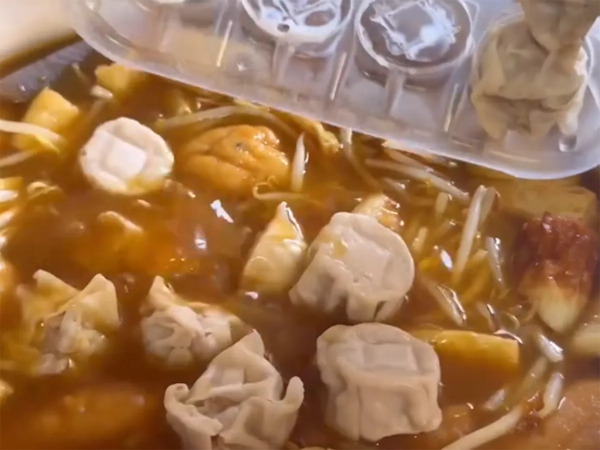 カレーおでん鍋の調理写真