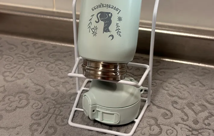 セリアの『ボトル乾燥スタンド』の画像（撮影：grape編集部）