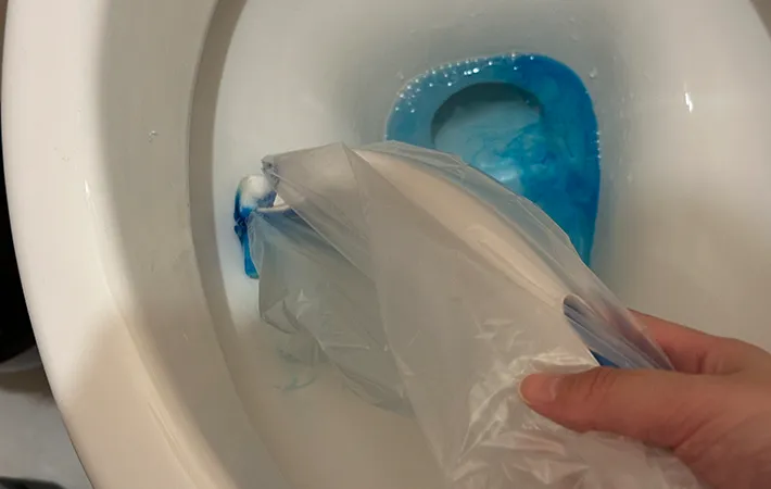 『スクラビングバブル 流せるトイレブラシ』の画像（撮影：grape編集部）