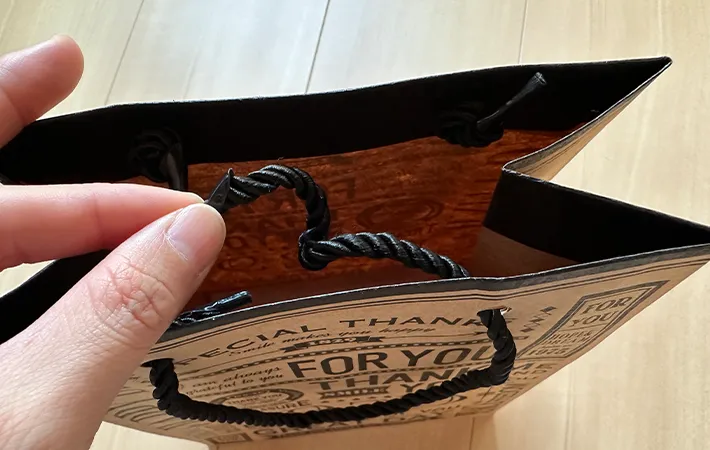 紙袋の画像（撮影：grape編集部）