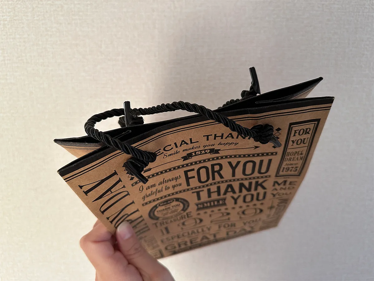紙袋の画像（撮影：grape編集部）