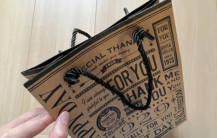 紙袋の画像（撮影：grape編集部）