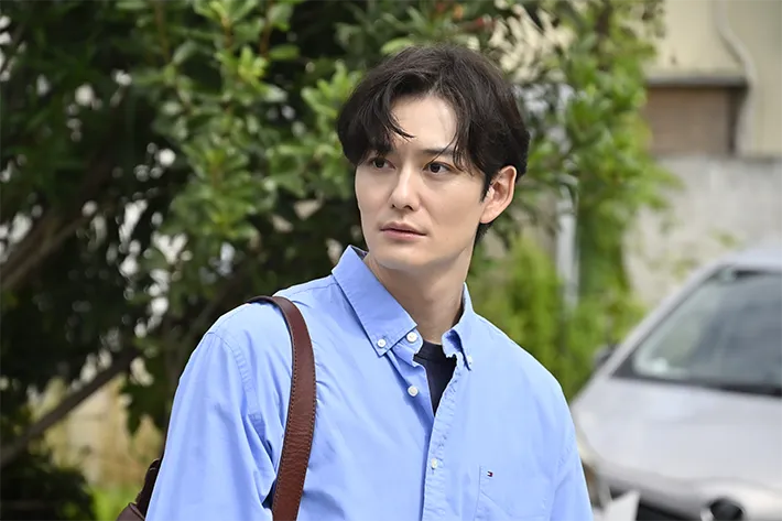 『ちょっとだけエスパー』に出演する岡田将生さんが写る場面写真