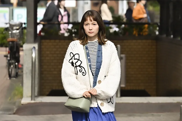 『ちょっとだけエスパー』に出演する宮﨑あおいさんが写る場面写真