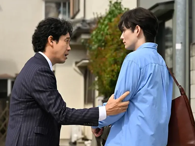 『ちょっとだけエスパー』に出演する大泉洋さんと岡田将生さんが写る場面写真