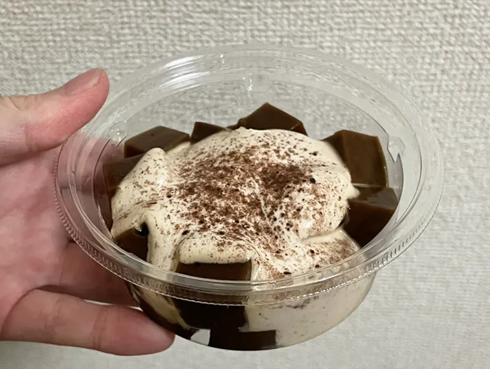 『もっちりカフェラテわらび』の写真（撮影：grape編集部）