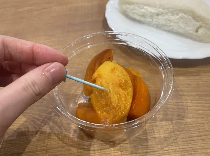 『国産柿ピック付き』の写真（撮影：grape編集部）